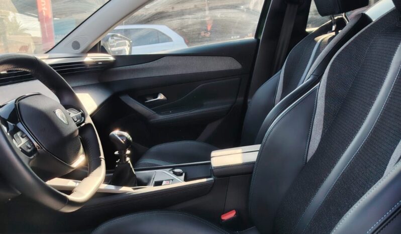 PEUGEOT NEW 308 2024 | 1.2 ALLURE PURETECH 130 4X2 MT 5P lleno